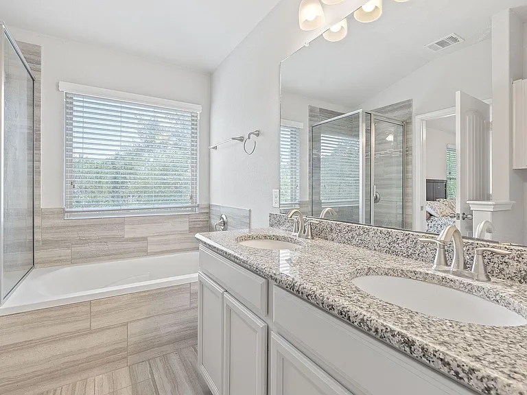 307 Parkside Dr — Photo 8