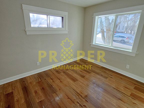 4th image of 422 Mulford Ave