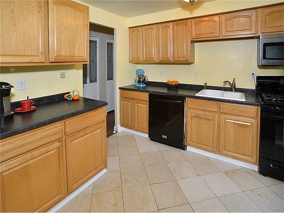 2nd image of 105 Sioux Dr