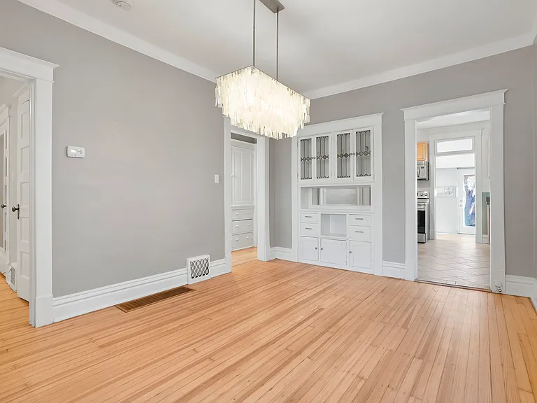 584 N Lafayette St — Photo 6