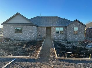 800 W Carley Dr, Siloam Springs, AR 72761