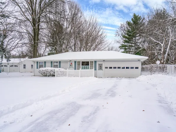 9399 E De Ave, Richland, MI 49083