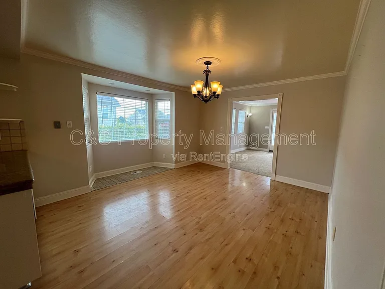 250 Monroe St #1 — Photo 3