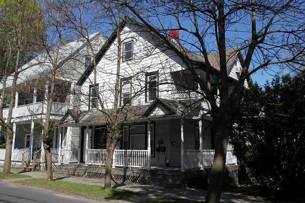 134 Woodlawn Avenue — Photo 1