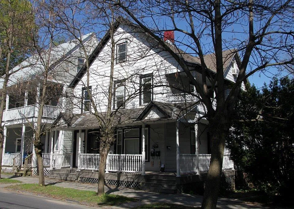 134 Woodlawn Ave #4