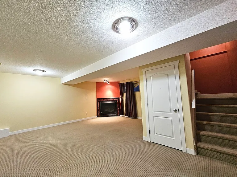 1383 Rutherford Rd SW — Photo 4