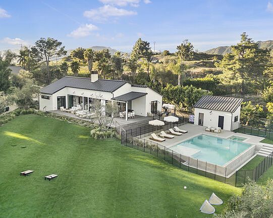 2nd image of 1754 Lechusa Rd