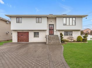 57 Cheslan Ct, Oceanside, NY 11572