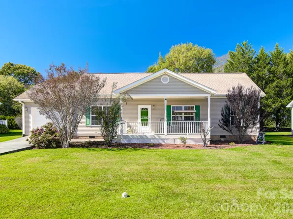 95 Beechnut Dr, Hendersonville, NC 28739
