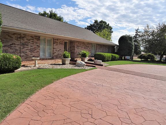 3rd image of 1301 Speer Dr