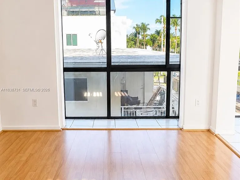 3862 NE 171st St #B — Photo 35