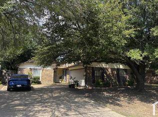 405 Betsy Ross Dr, Arlington, TX 76002