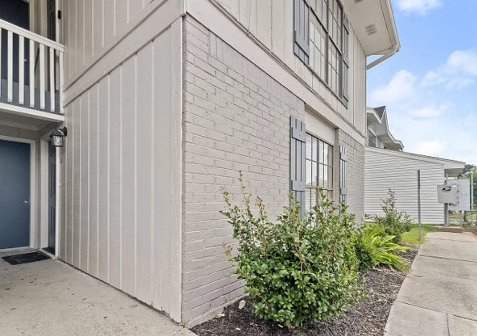 1101 Deesport St — Photo 2
