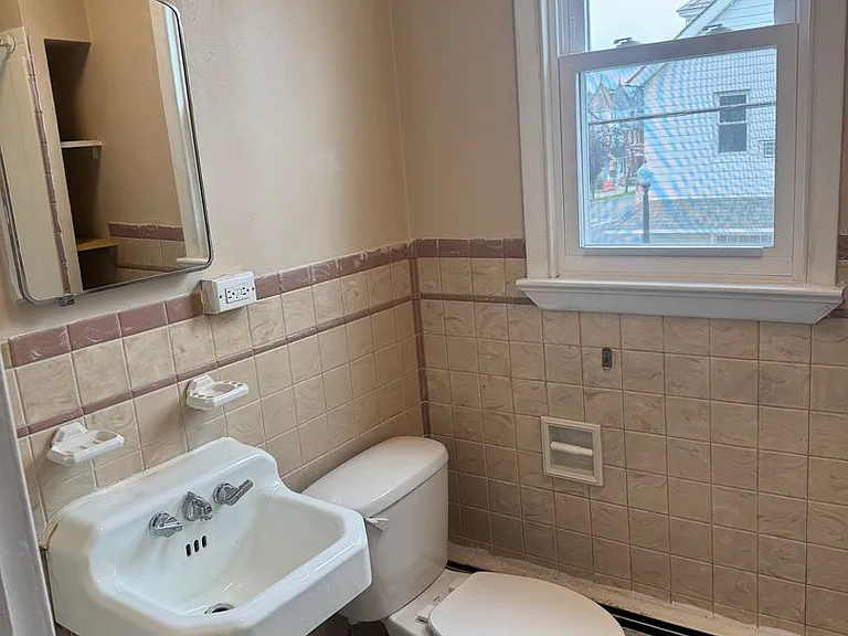 328 W Broad St — Photo 15