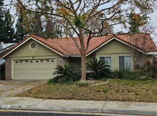2473 Gibson Ave, Clovis, CA 93611
