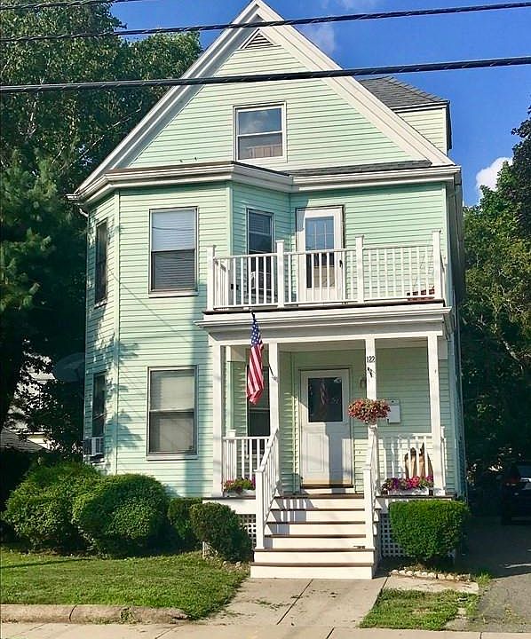 1st image of 122 Thacher St #1