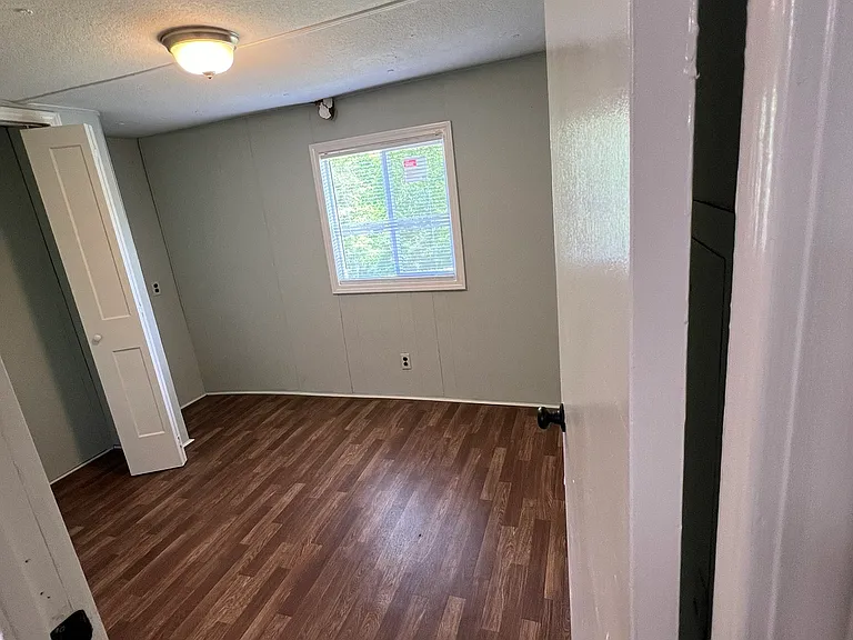 192 Elgin Dr — Photo 10