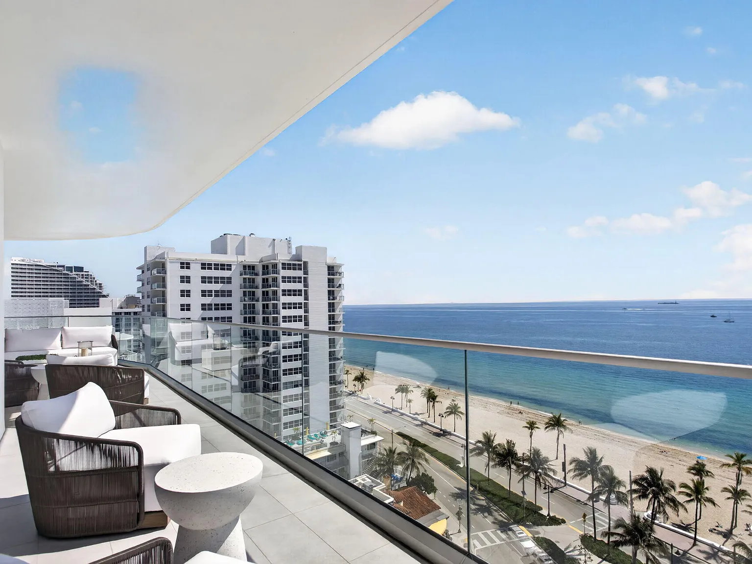 Selene Oceanfront Residences — Photo 4