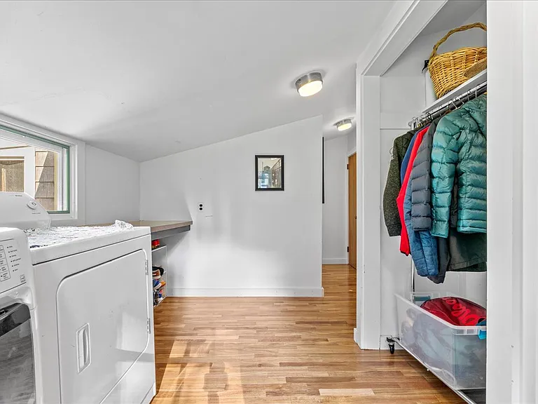 44 Stetson Pl — Photo 32