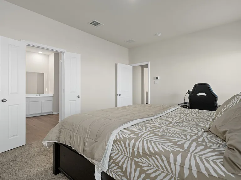 649 Lightheart Ln — Photo 2