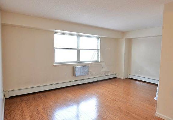 5th image of 15 W 116th St APT 7B