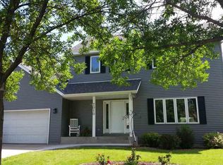 2010 Valley View Dr, North Mankato, MN 56003