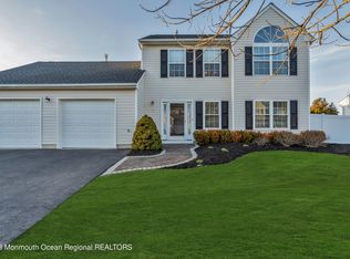 72 W Shenendoah Rd, Howell, NJ 07731