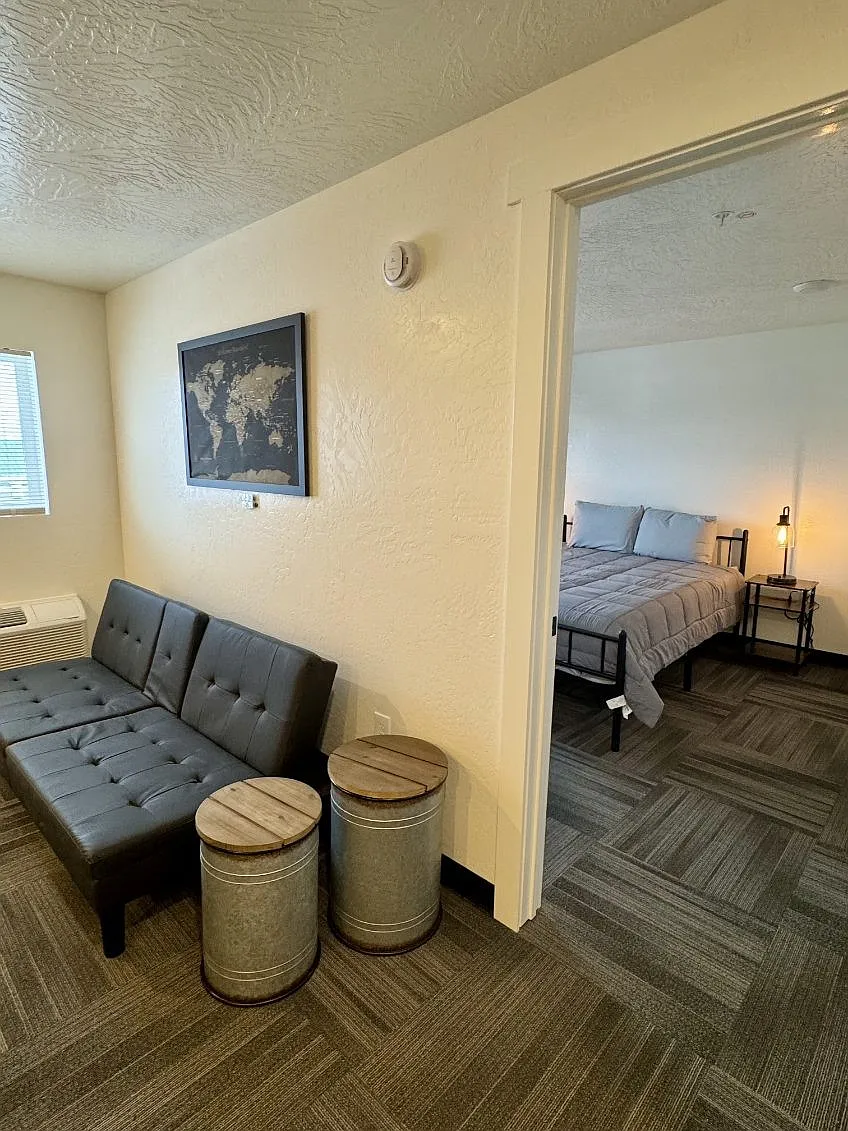 1 bed, 700 sqft, $1,000 — Photo 2