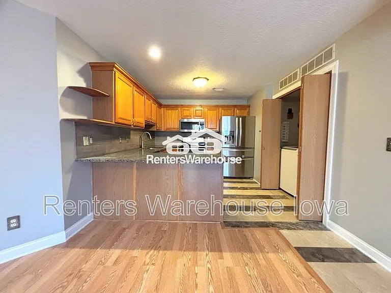 10151 Sutton Dr #8 — Photo 4