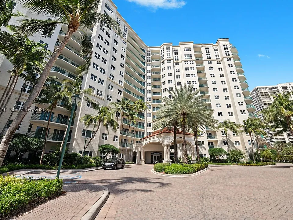 20000 E Country Club Dr #314