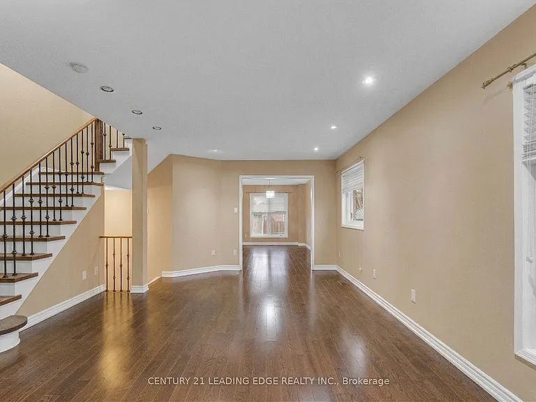7166 Sandhurst Dr — Photo 9