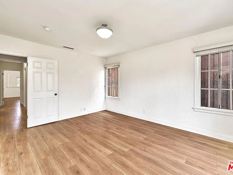 1120 S Plymouth Blvd — Photo 13