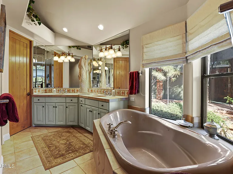 2609 E Pine Island Ln — Photo 18