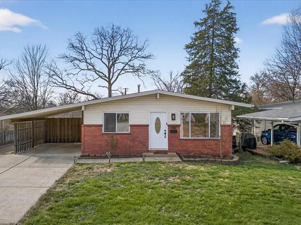 408 Saint Lawrence Dr, Ballwin, MO 63021