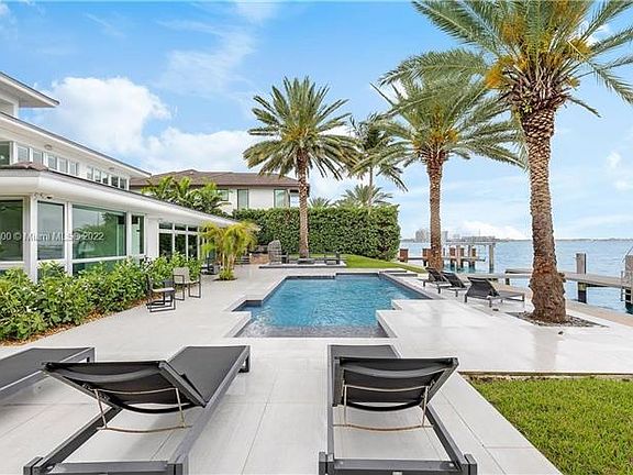 3rd image of 1001 N Shore Dr