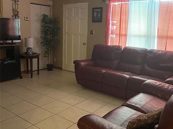5th image of 2110 Colton Dr