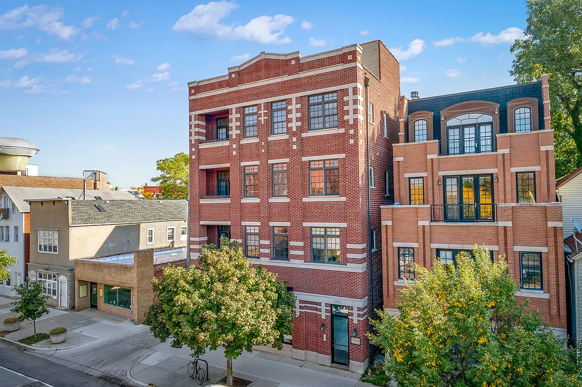 Building Photo - 2927 N Southport Ave
