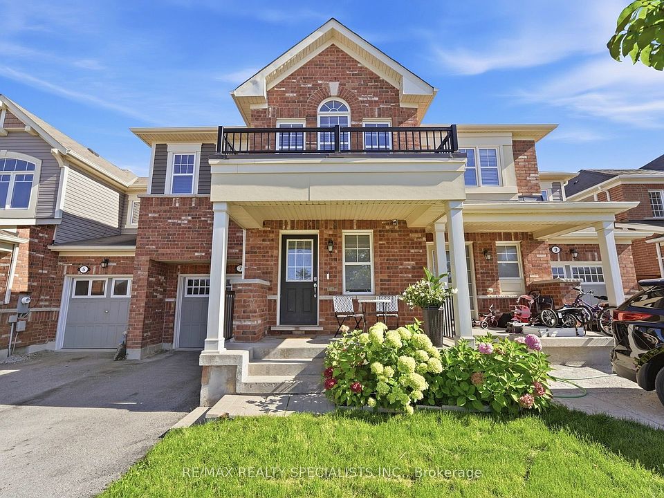 1st image of 7 Leblanc Cres