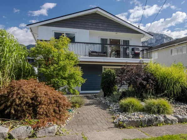 38012 5th Ave, Squamish, BC V8B 0J7