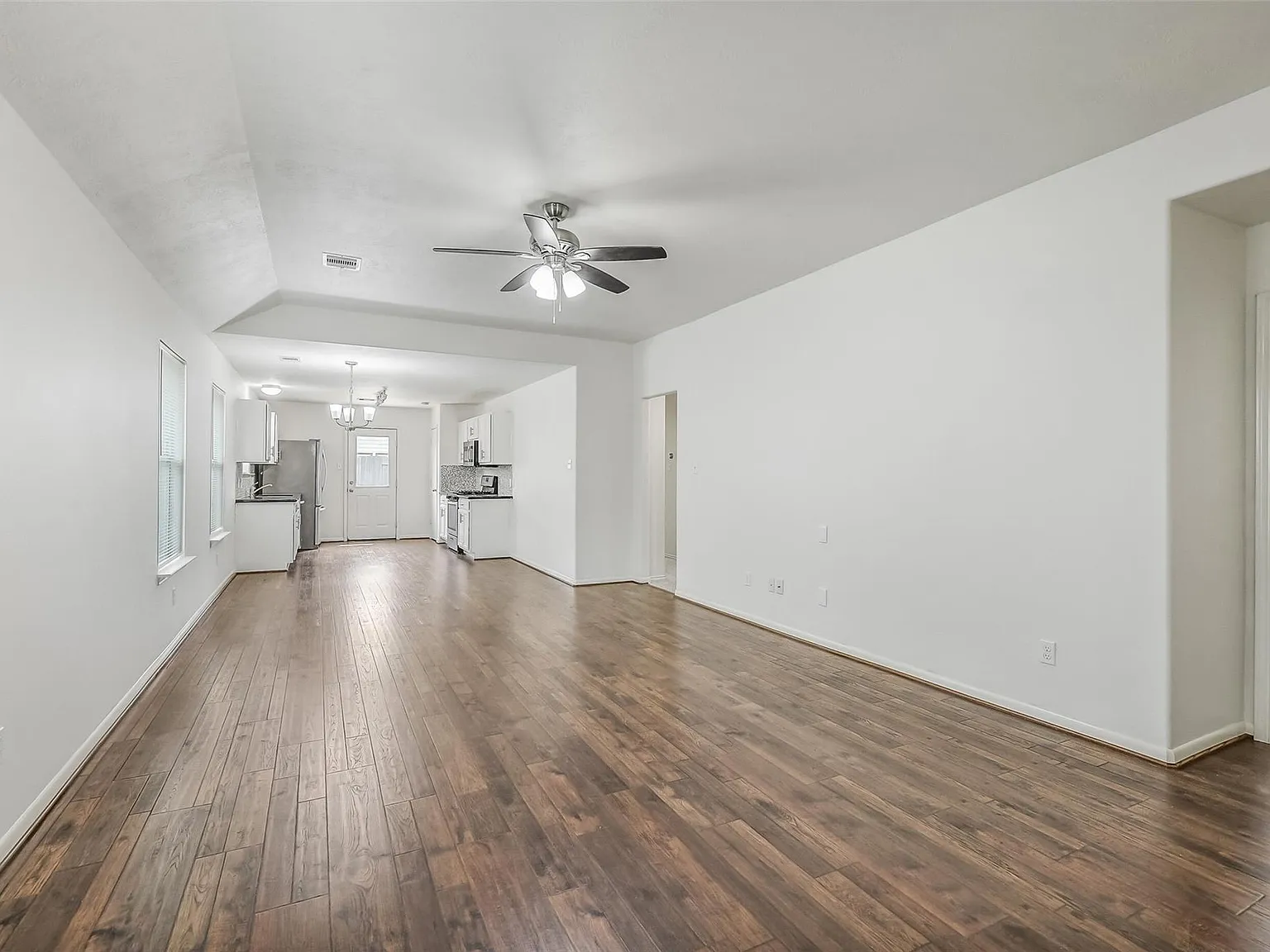 3 bed, 2.0 bath, 1275 sqft, $1,800 — Photo 4