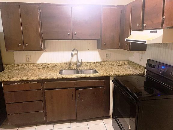 5th image of 2537 S Lake Park Cir APT 1
