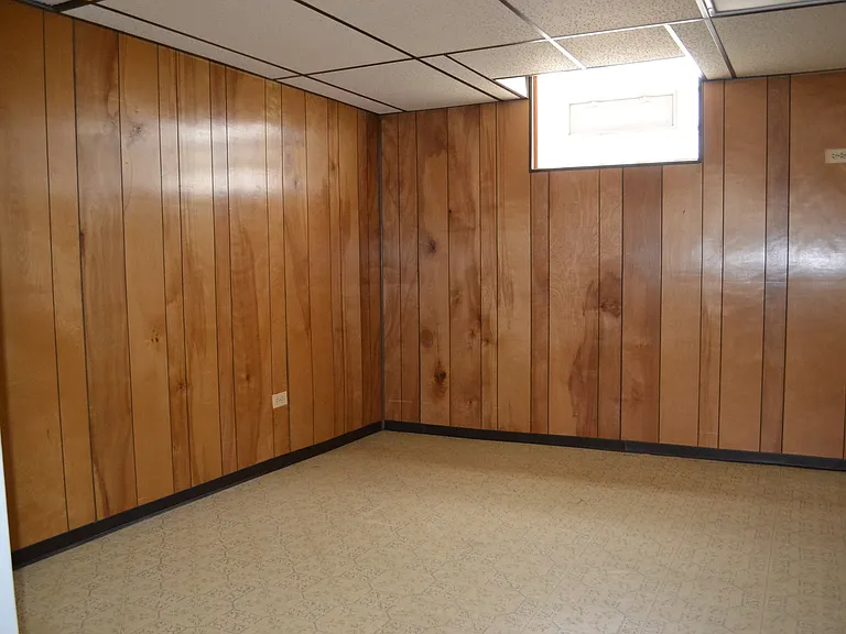 9647 S Sacramento Ave — Photo 13
