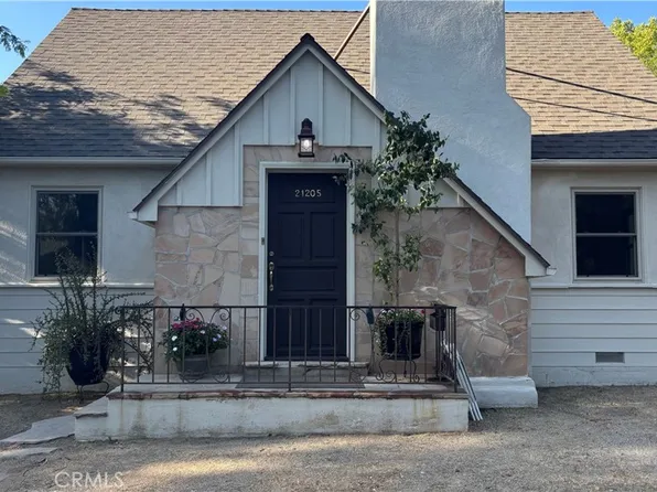 21205 Lopez St, Woodland Hills, CA 91364