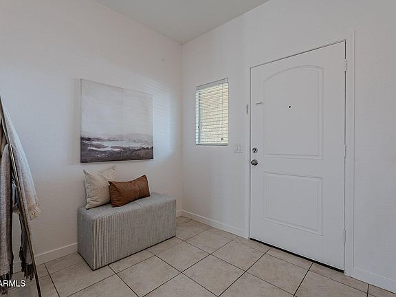 4th image of 29282 W CLARENDON Avenue