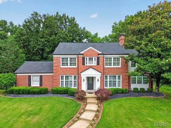 28 Berkshire Dr, Saint Louis, MO 63117