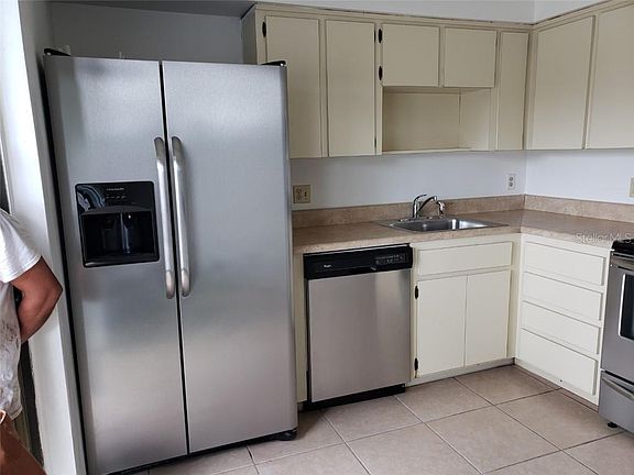 4th image of 2775 Willowgate Ave