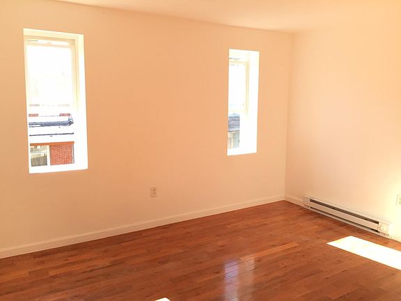 3rd image of 1347 S Corlies St