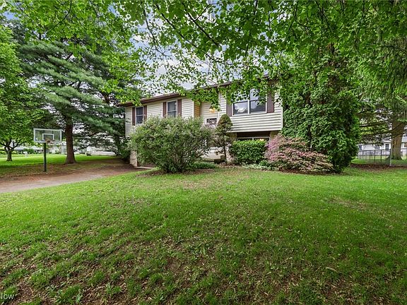 2nd image of 475 Courtney Dr