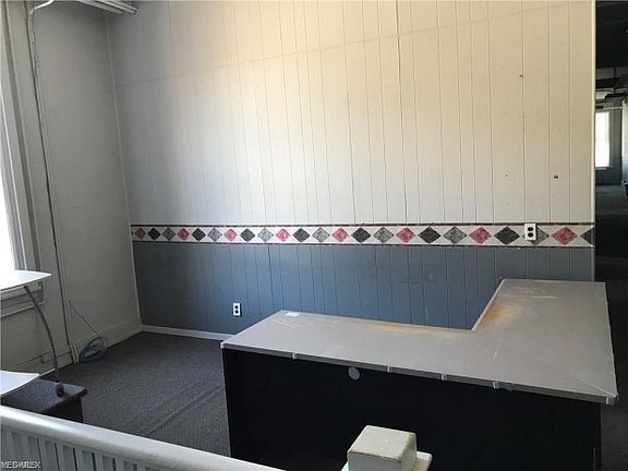 2nd image of 253 N Lincoln Ave