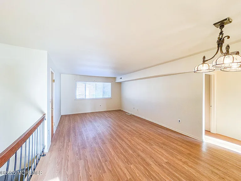 1302 Bradley Ct — Photo 4